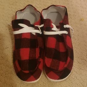Buffalo plaid size 9 slippers